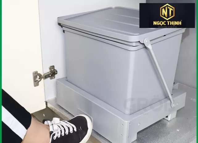 Thùng Đựng Rác Nhấn Mở Tự Động GR-1OP GR-2OP tại Tân Phú